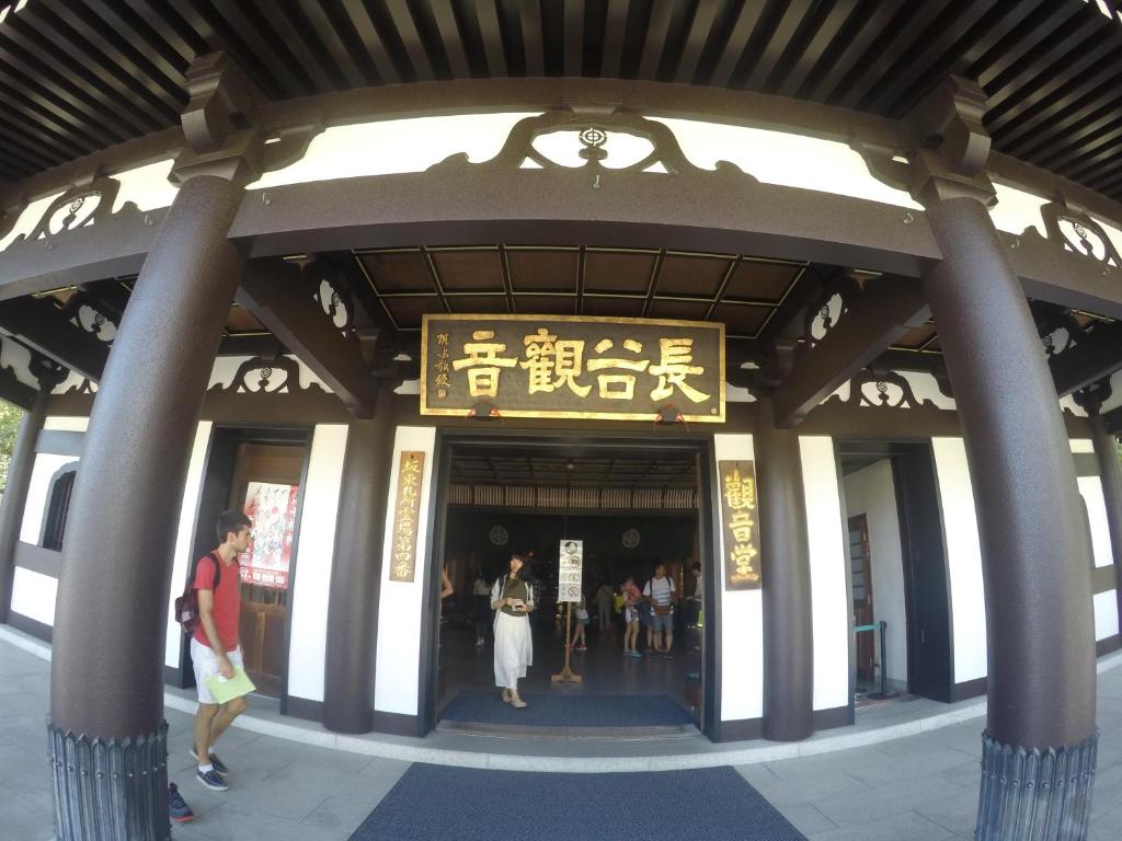 Tampak depan atau pintu masuk IZA Kamakura Guest House and Bar