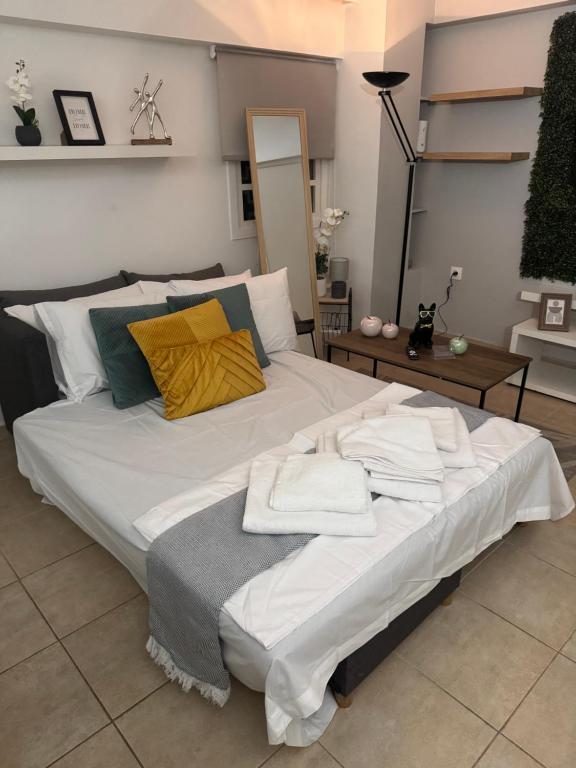 Aiolos cozy GLYFADA near the centre