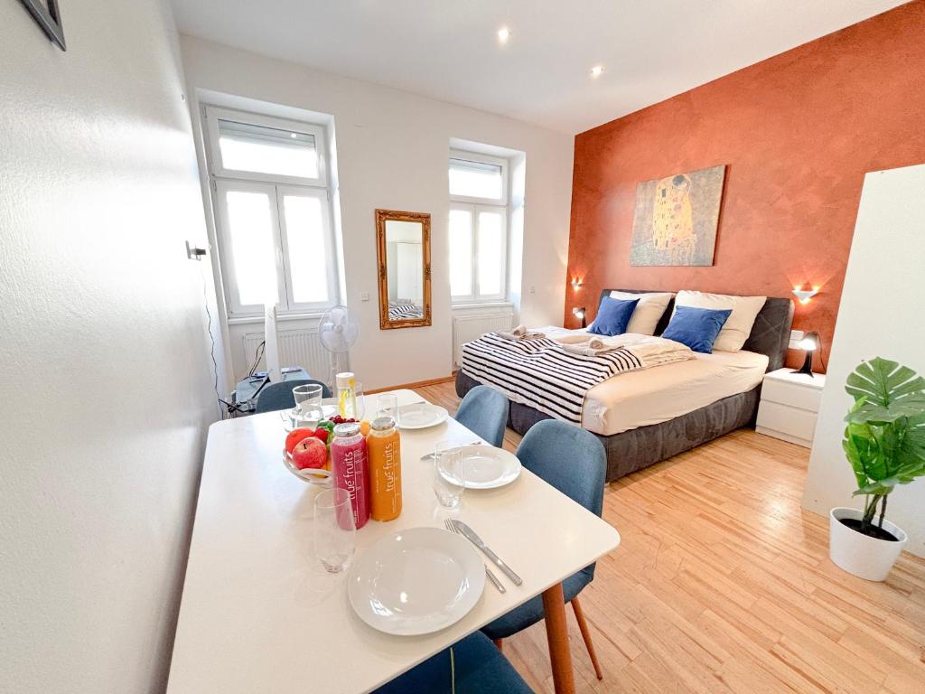 2 Bedroom Apartments, near Belvedere, Equipped Kitchen, no Elevator 4th Floor