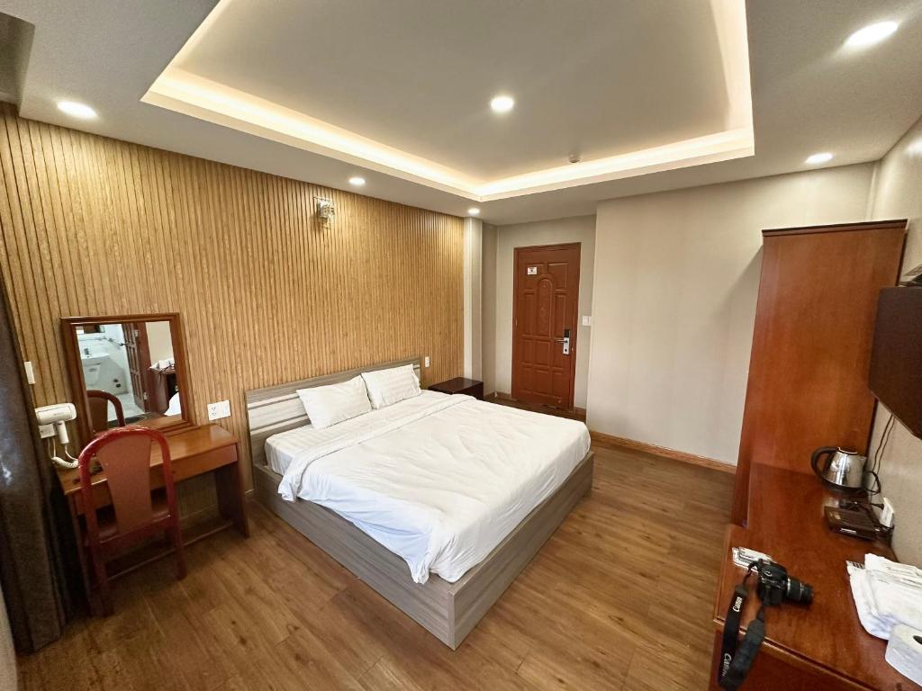 Phòng Deluxe Giường Đôi Có Ban Công