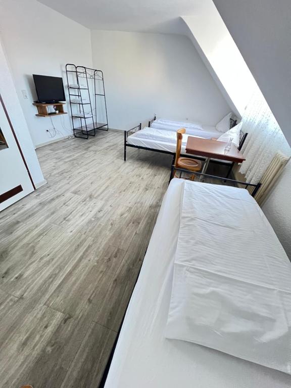 FlyInn-Pension Airport-Messe - Triple Room