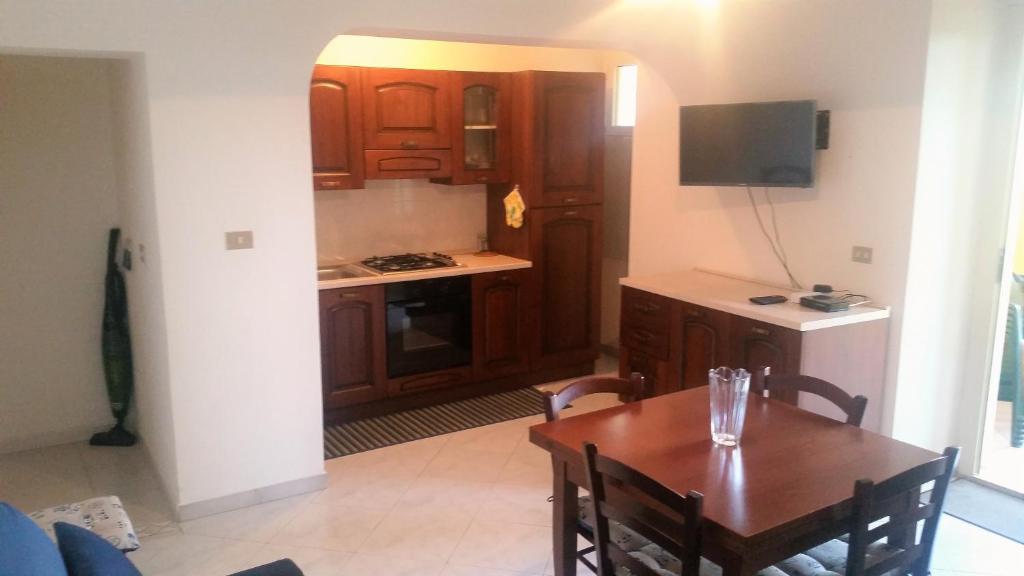A kitchen or kitchenette at Yellowhouse