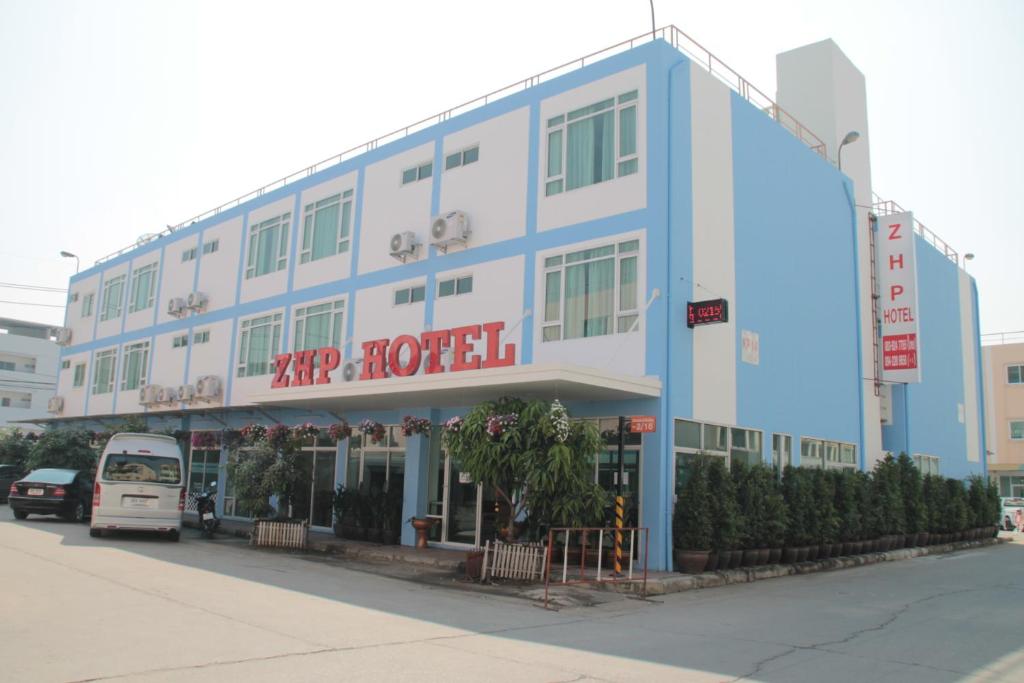 a large white building with a sign on it at Z.H.P Hotel in Ban Khlong Nung
