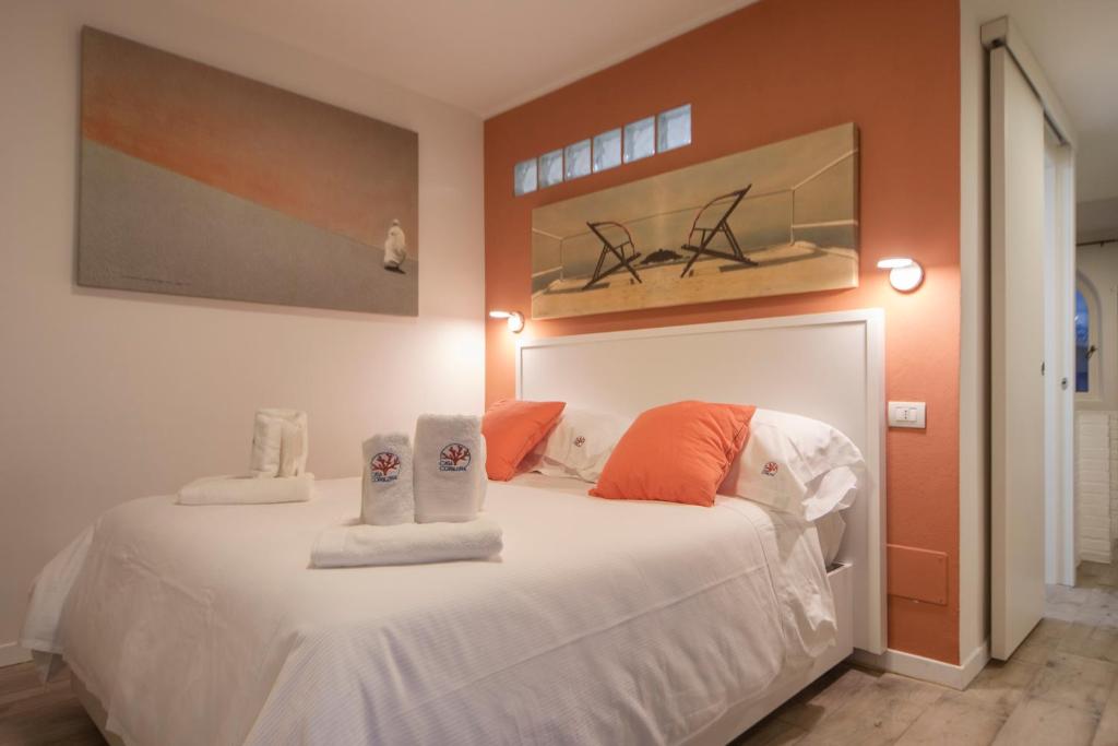 a bedroom with two beds with towels on them at Casa Corallina Parma in Parma