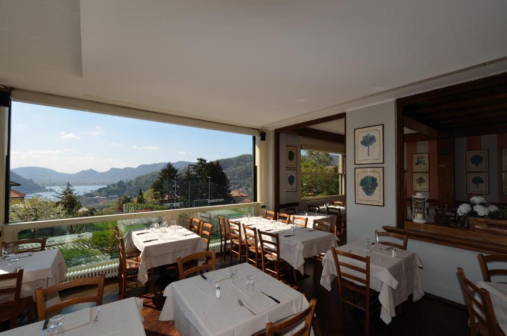 Uma vista geral da montanha ou uma vista da montanha a partir do hotel