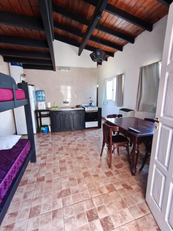 a room with a table and a bed and a kitchen at Bruna de Mar in Mar de Ajó