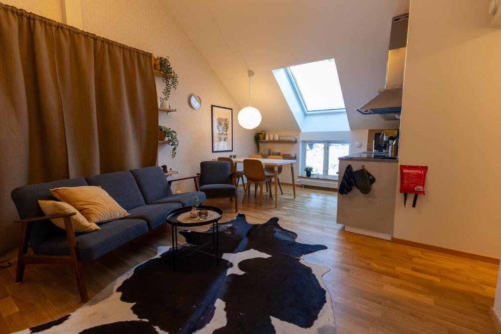 a living room with a blue couch and a table at Annexet Hjälmareds mill in Alingsås