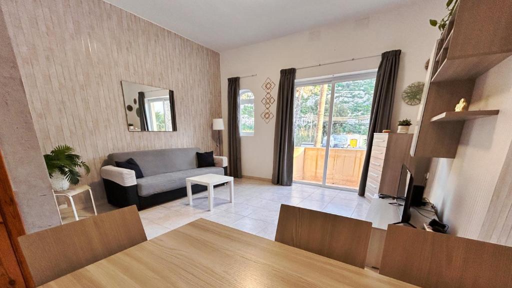 Arzella Apartments Xlendi, Premium 2BR, Bus Stop & Market Opposite - 3