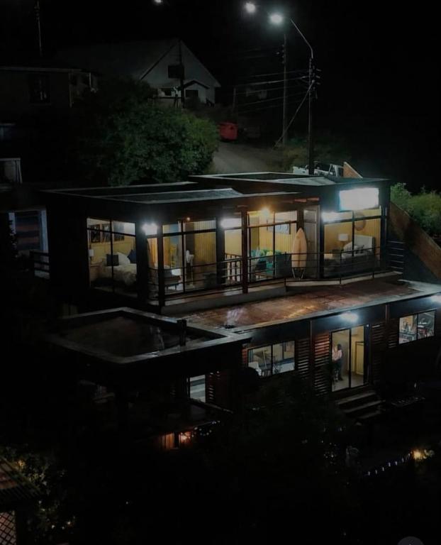 a house at night with a pool in front of it at ElparaisodelmarQuidico in Quidico