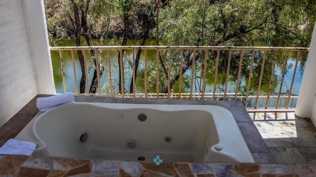 Yolihuani Relax Resort - Standard Room With Outdoor Jacuzzi 120