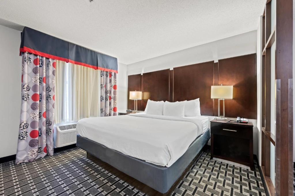 Comfort Suites Williamsburg Historic Area photo