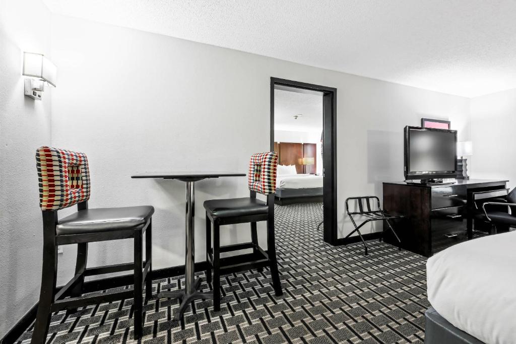 Comfort Suites Williamsburg Historic Area photo