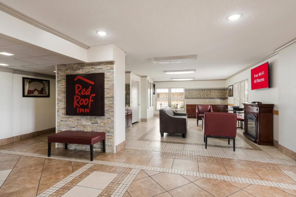 Red Roof Inn College Station photo