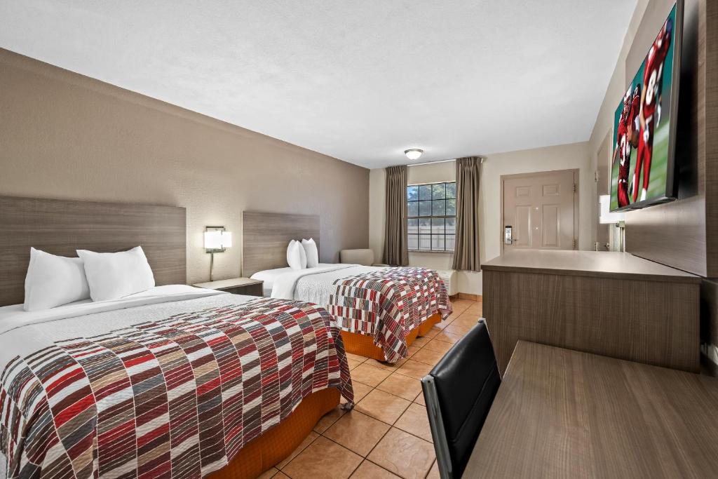 Red Roof Inn College Station photo