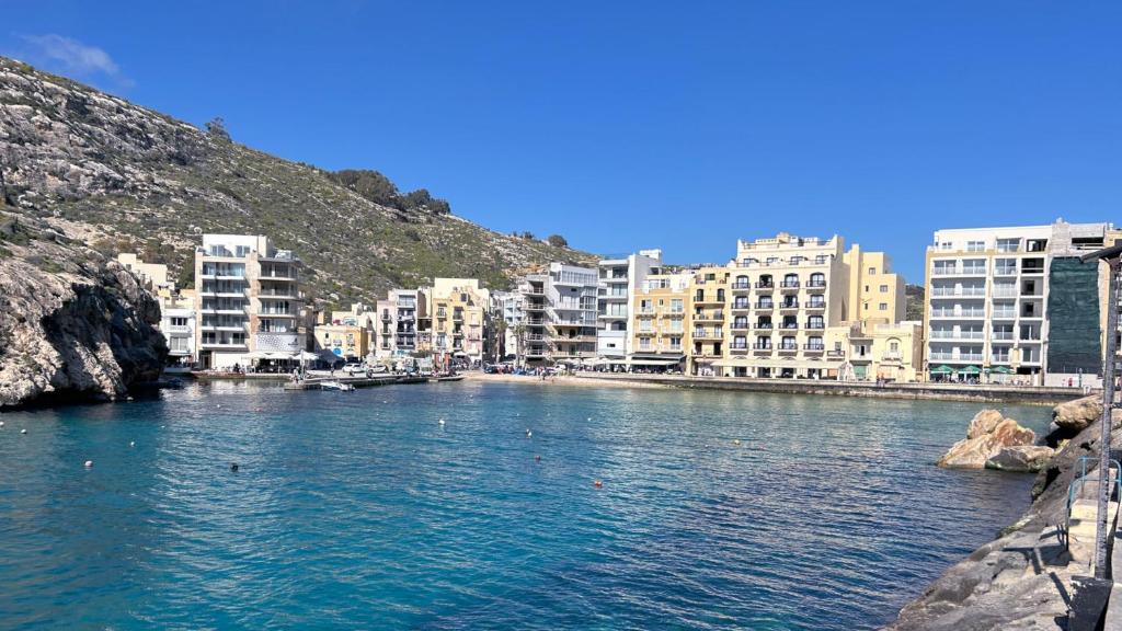 Arzella Apartments Xlendi, Premium 2BR, Bus Stop & Market Opposite - 19