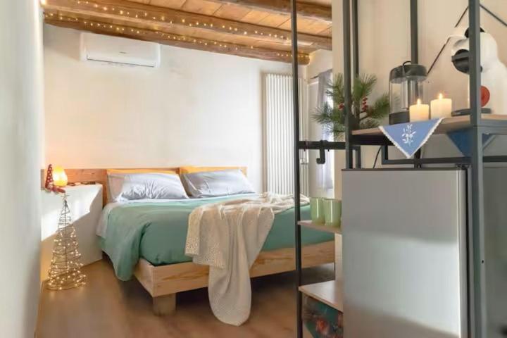 a bedroom with a bed with a green comforter at GIAMI affittacamere & SPA in Santa Giustina
