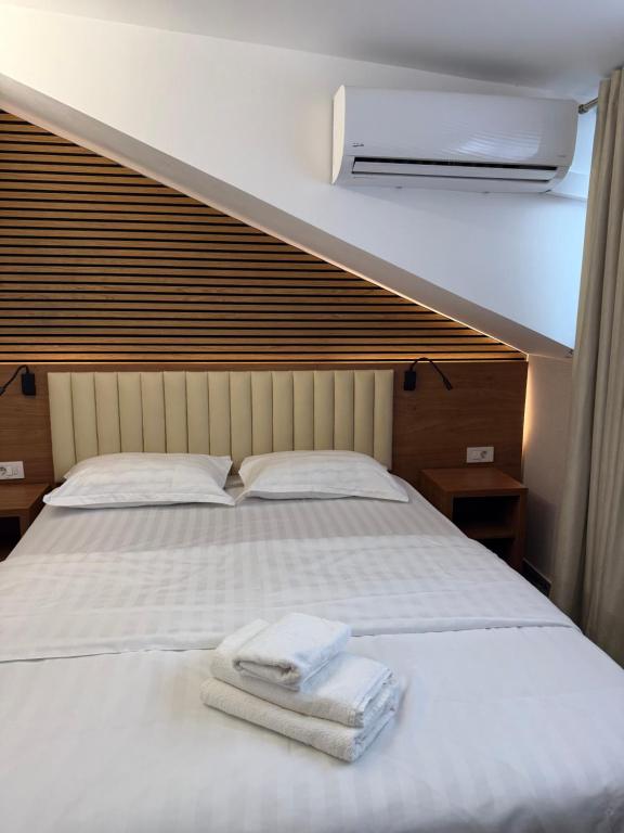 Stay Inn Rediu - Large Double Room