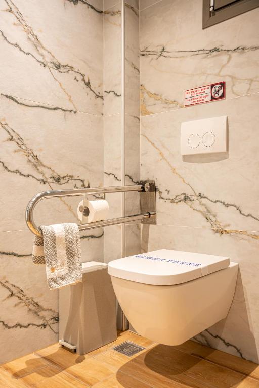 Elegant Maltepe Accommodation - 13