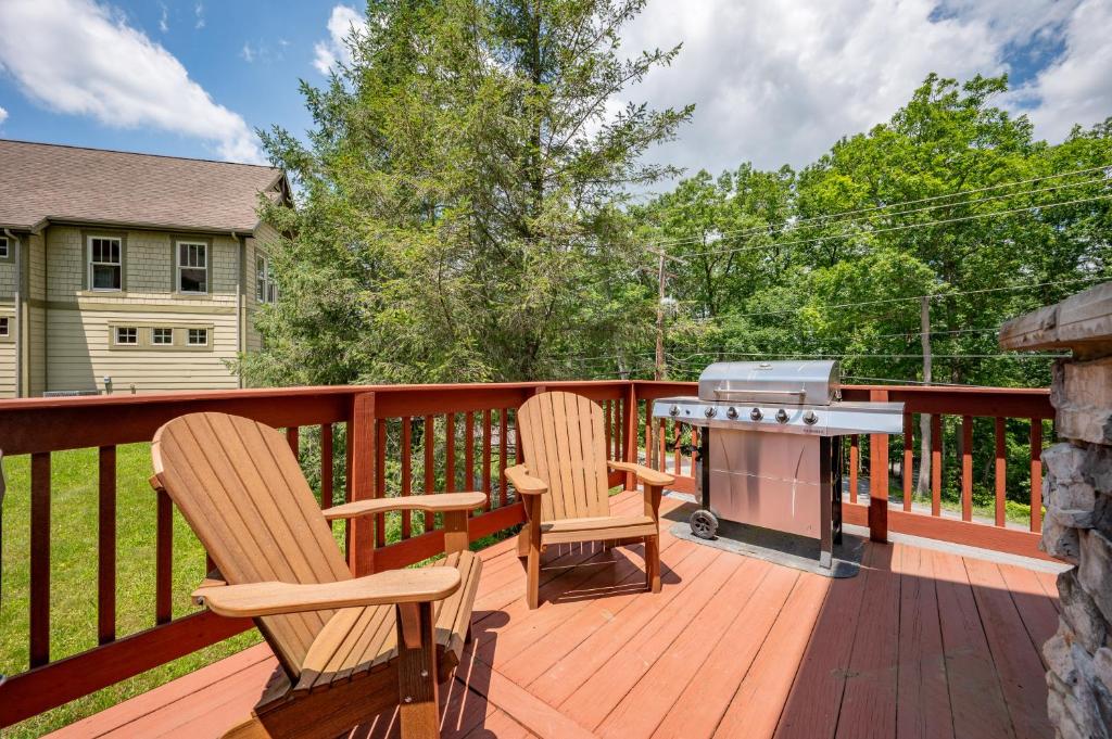 two chairs and a grill on a deck at Getaway Chalet by Railey Vacations in Oakland