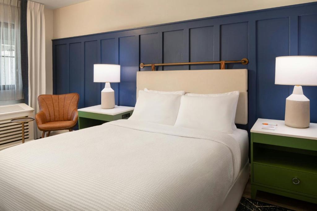 Tiller House, Laguna Hills, a Tribute Portfolio Hotel - Queen Room With Garden View