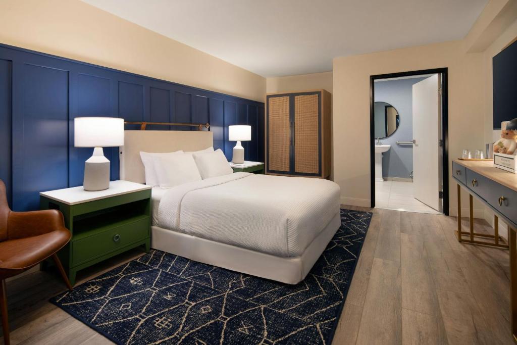Tiller House, Laguna Hills, a Tribute Portfolio Hotel - Queen Room - Mobility Accessible