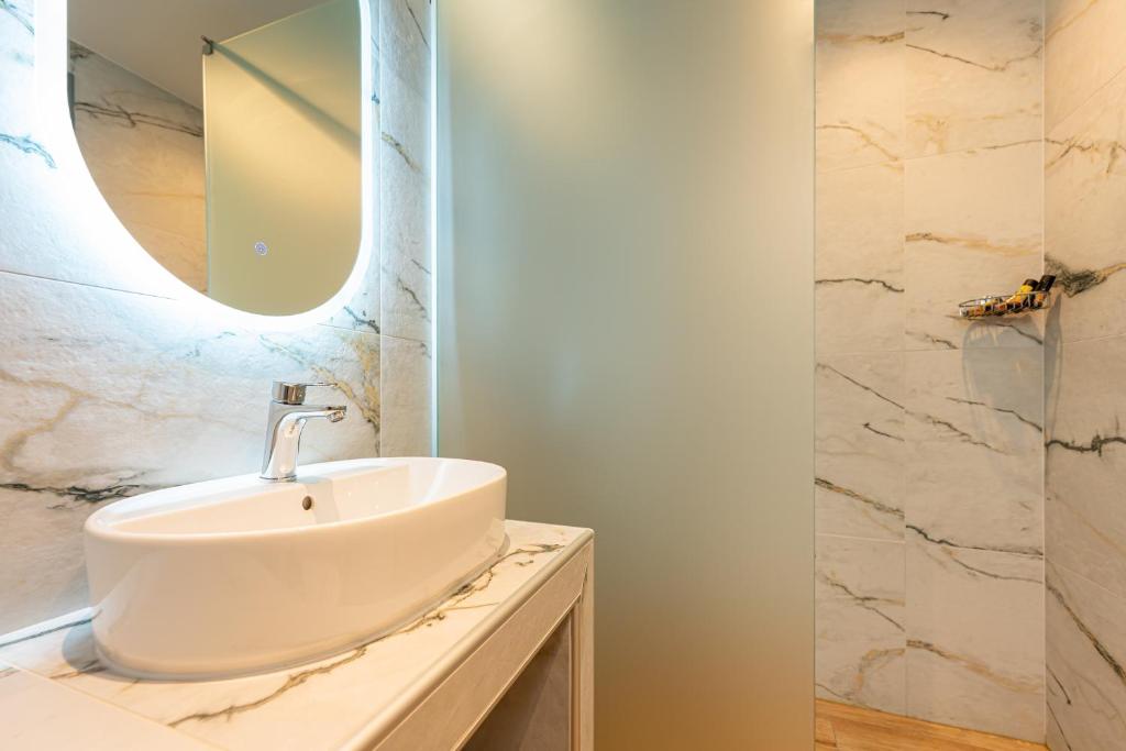 Elegant Maltepe Accommodation - 19