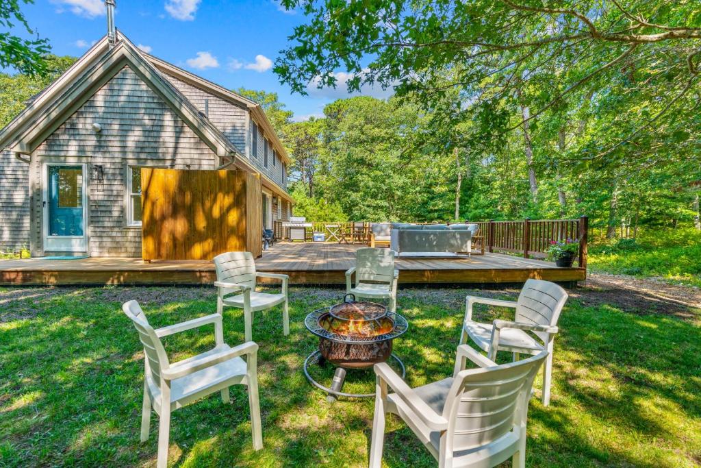 Vineyard Haven Family Beach Fire Pit & Garden View