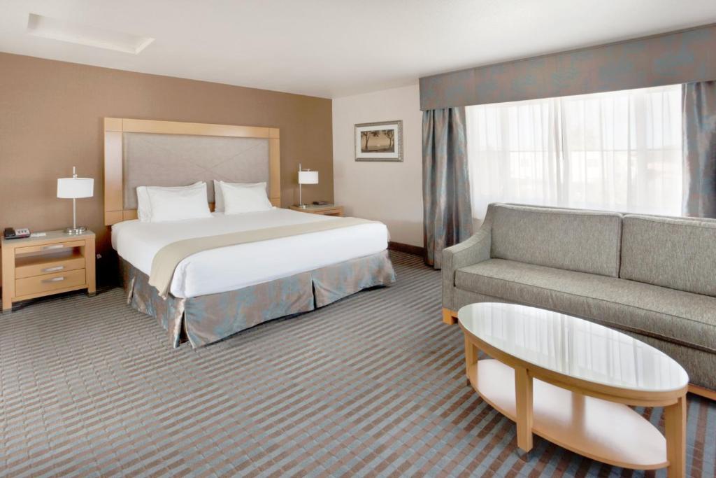 Holiday Inn Express Monterey - Cannery Row, an IHG Hotel - 