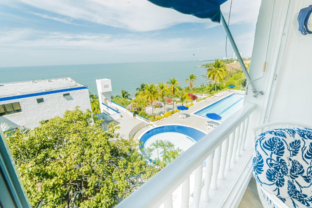 a balcony with a view of a pool and the ocean at Paraíso By Elemnt Rentals in Santa Marta