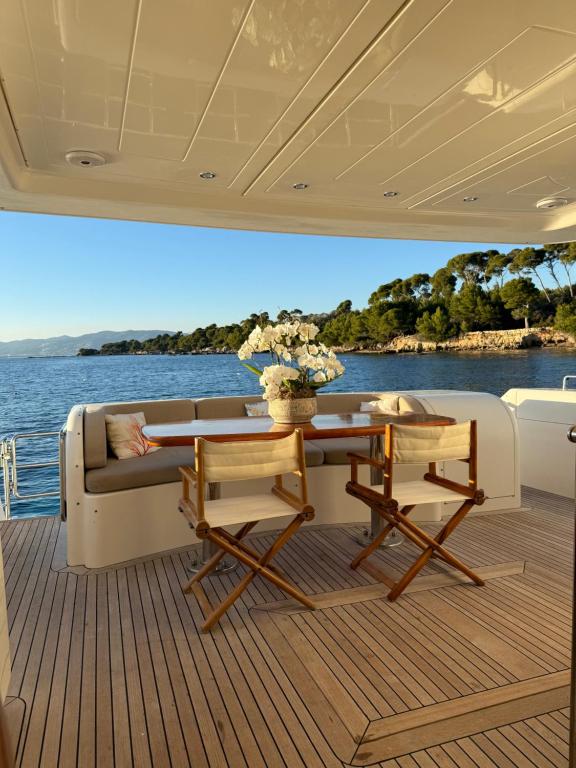 PALME Yacht - Cannes Port Canto - Pointe Croisette - Face à la Mer