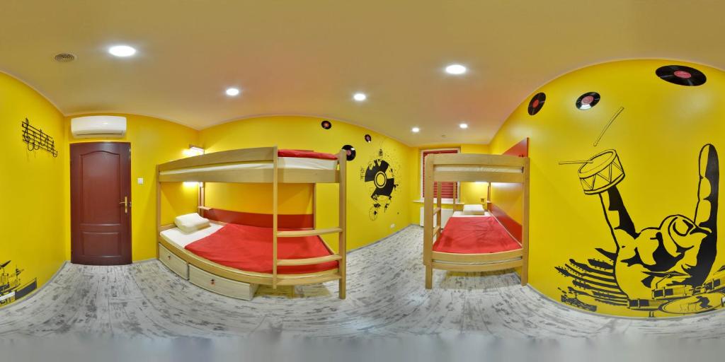 Posteľ alebo postele v izbe v ubytovaní Event Hostel - Opole