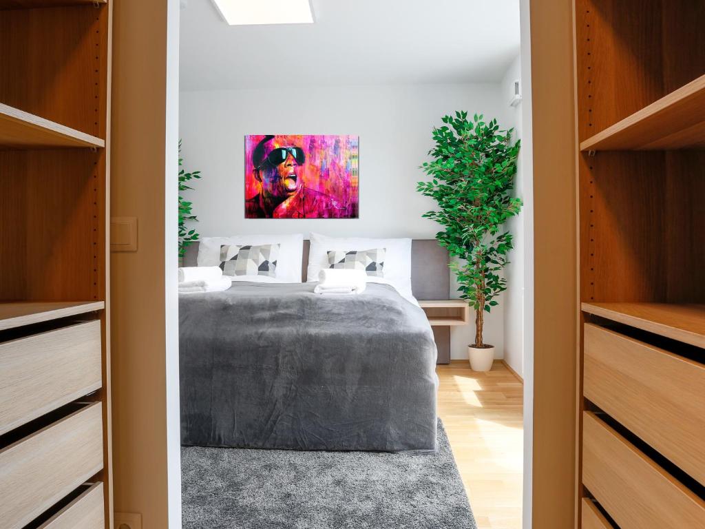 Visual Reference: Luxury 2 Bedroom Penthouse Apartment With Terrace