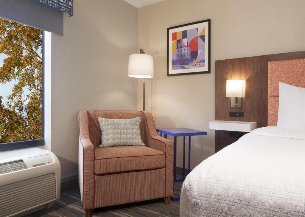 Hampton Inn & Suites Cleveland-Mentor photo