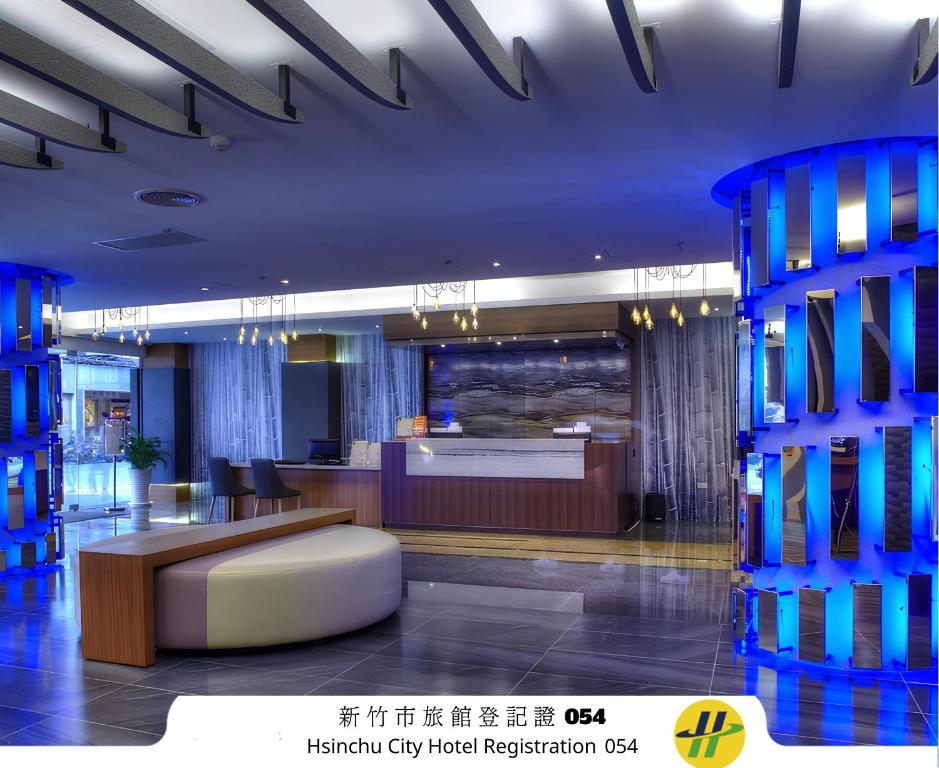a lobby of a hotel with a reception desk at Yuhao Hotel - Hsinchu Branch in Hsinchu City
