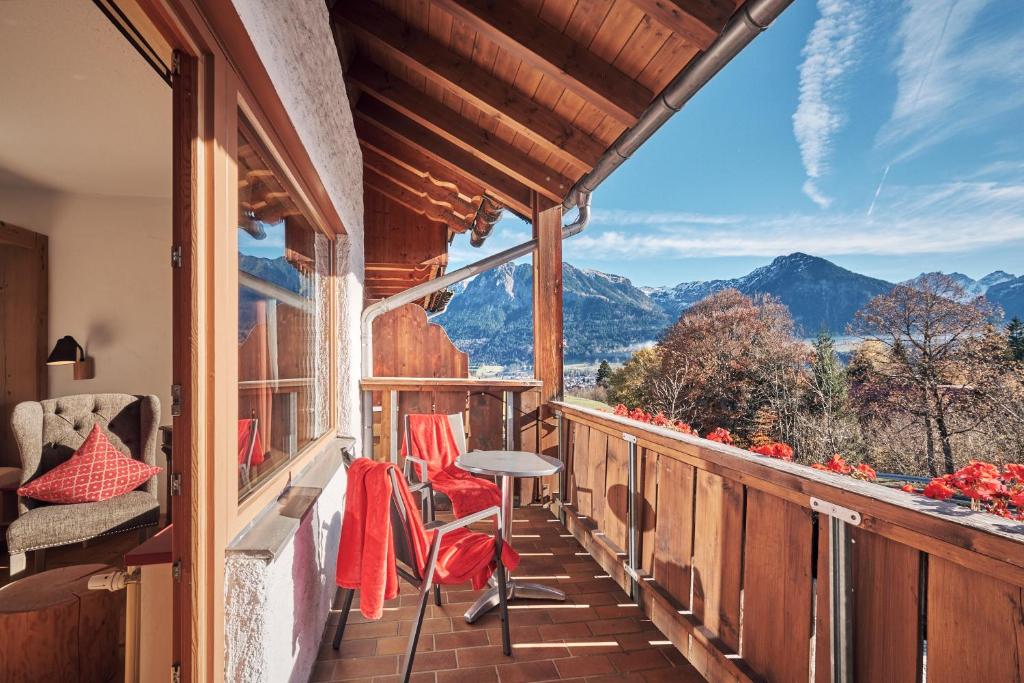 Hotel Oberstdorf - Triple Room With Mountain View & Balcony