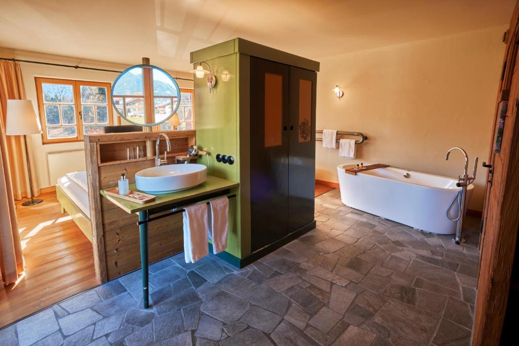 Hotel Oberstdorf - Double Room With Bath, Mountain View & Balcony