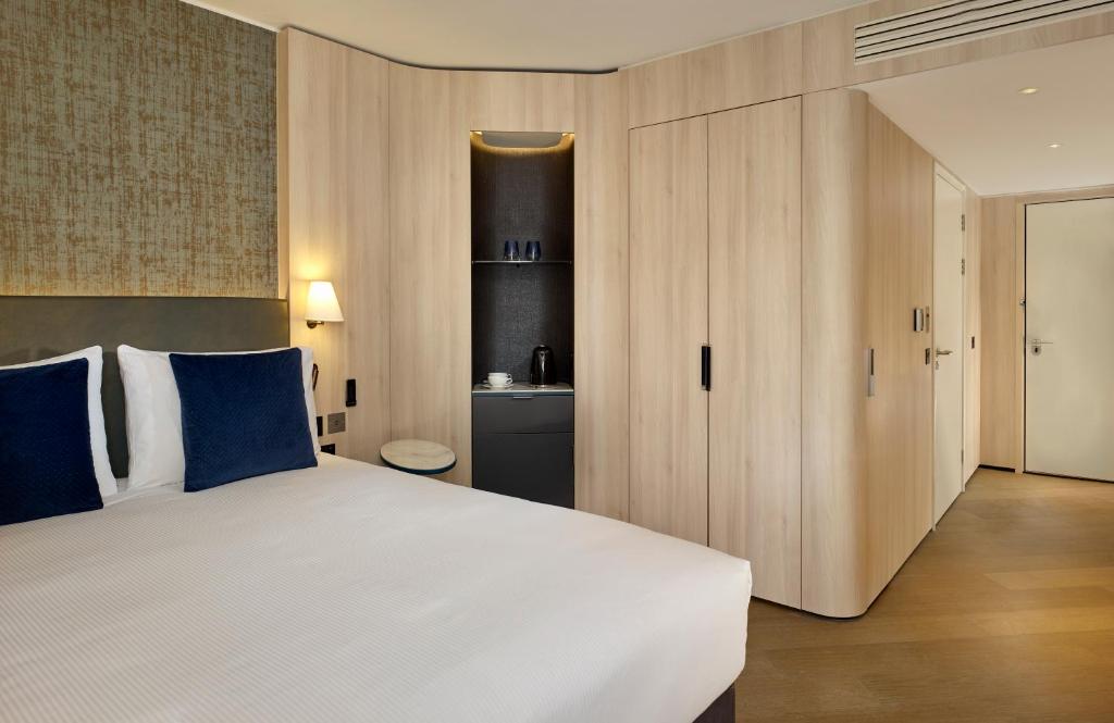 The Westminster London, Curio Collection by Hilton - 