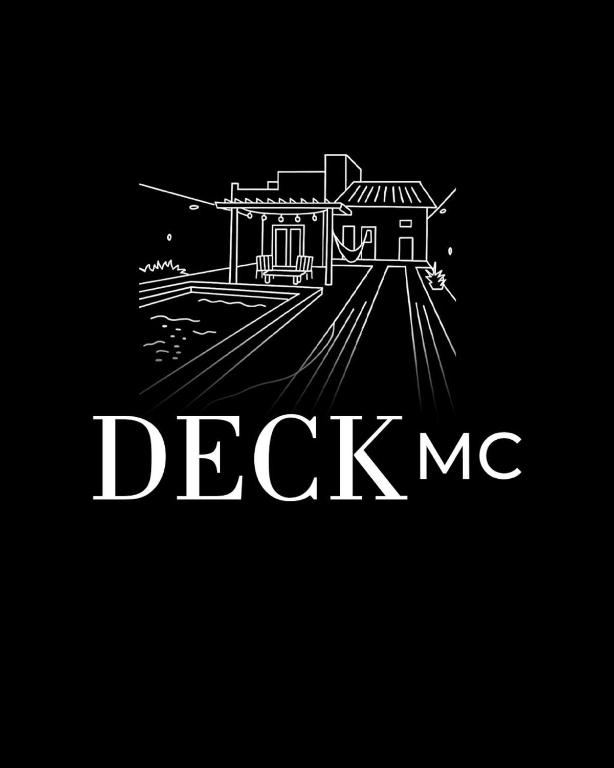 Eine Zeichnung eines Hauses mit den Worten „Brech mich“. in der Unterkunft DeckMC in Itarema
