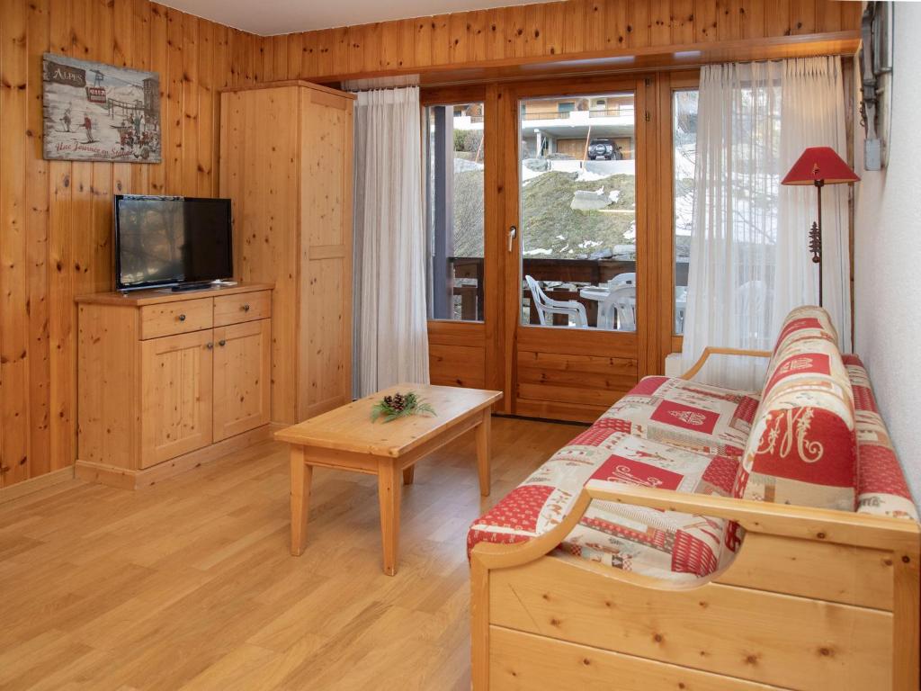 Apartment Eaux-Vives 205 by Interhome