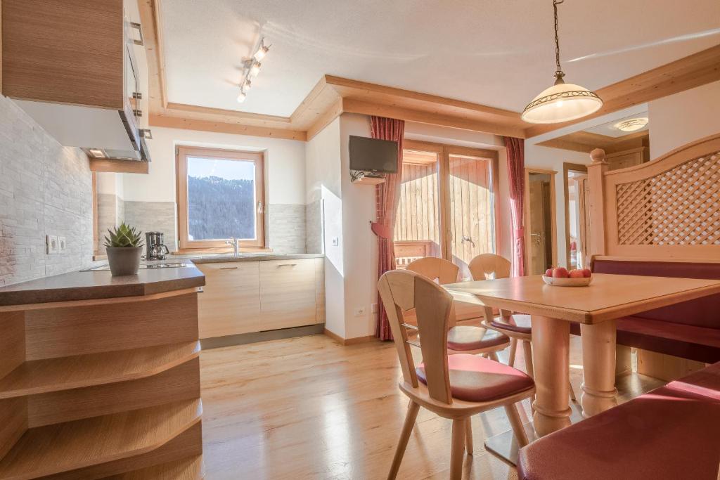 Apartments Rit - Two-Bedroom Apartment With Two Balconies