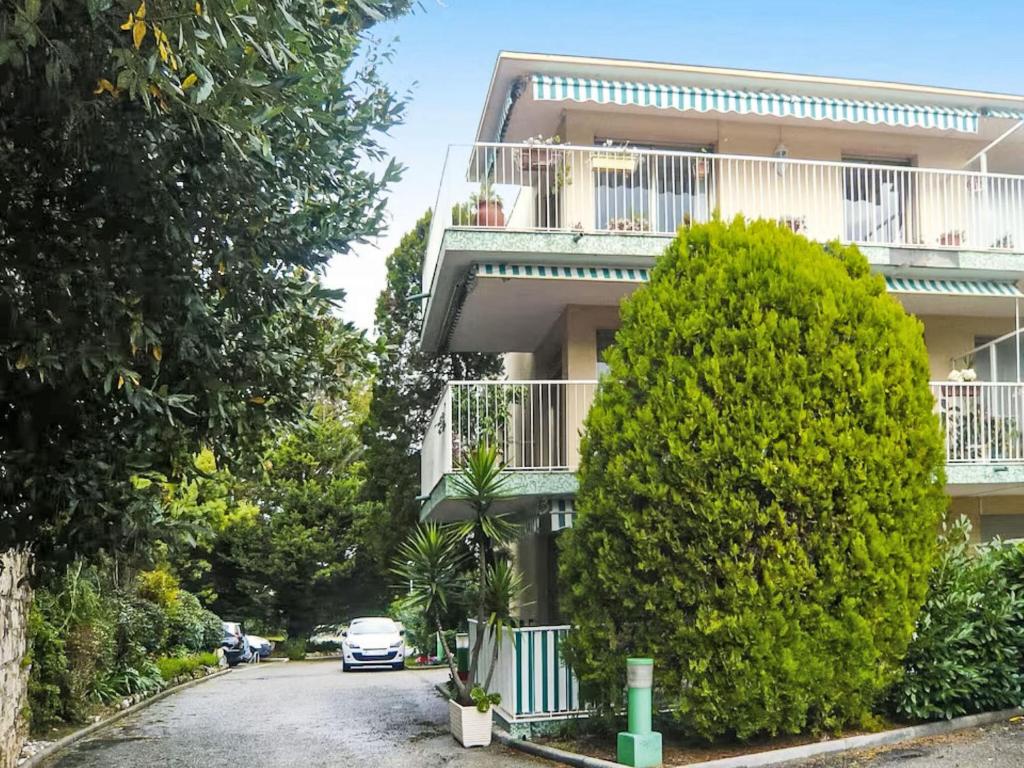 Apartment Les Jardins de l'Ermitage by Interhome