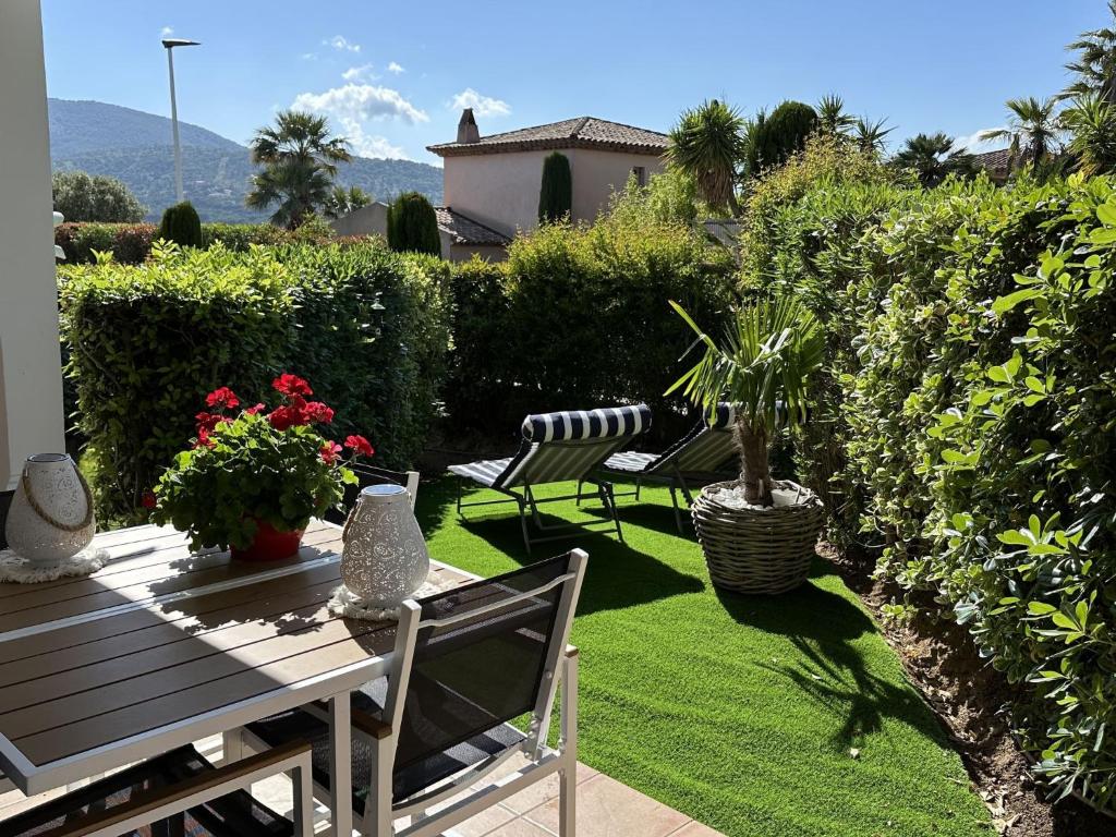 Apartment Les Pins Bleus App-02 by Interhome