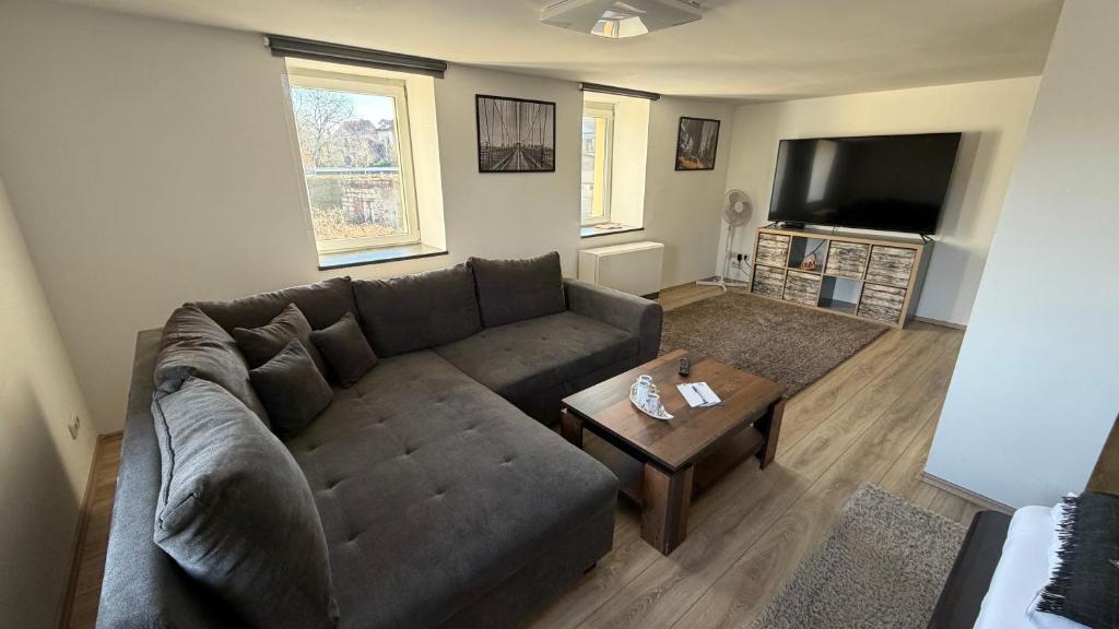 a living room with a couch and a coffee table at Wohlfühlen am Großen Goitzschesee in Holzweißig