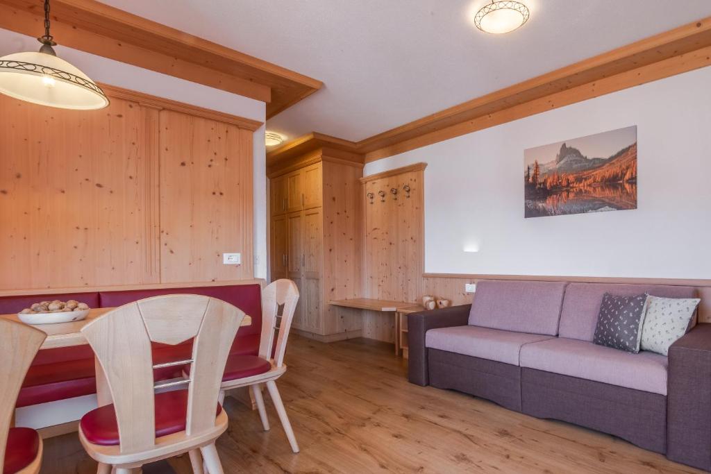 Apartments Rit - Comfort Two-Bedroom Apartment With Balcony