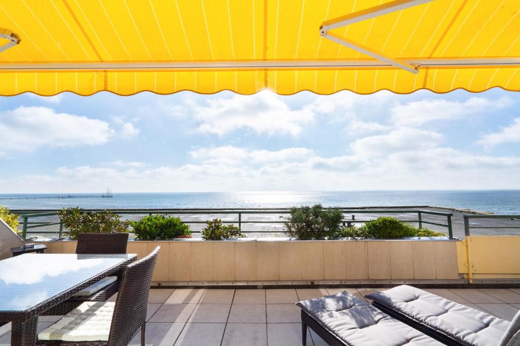 a patio with a view of the ocean at Miramar Whg 513 in Grömitz