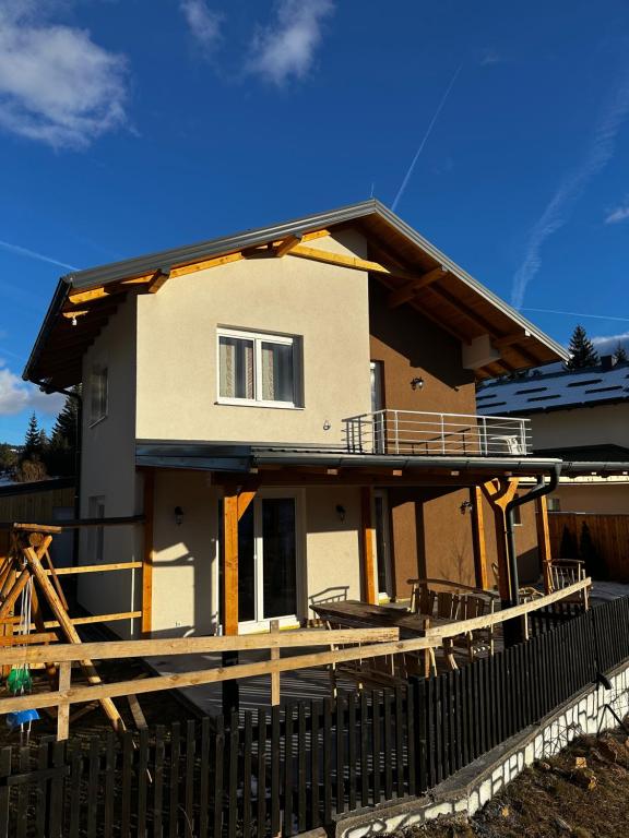 a house with a fence in front of it at Apartment Vlasic in Šišava