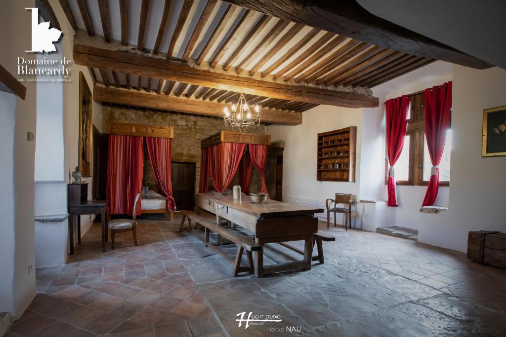Domaine De Blancardy - Three-Bedroom Apartment