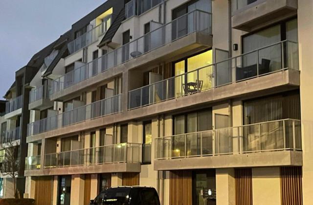a car parked in front of a large building at Madison A in Westende