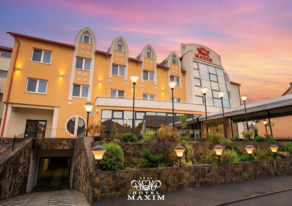 Hotel Maxim in Romania