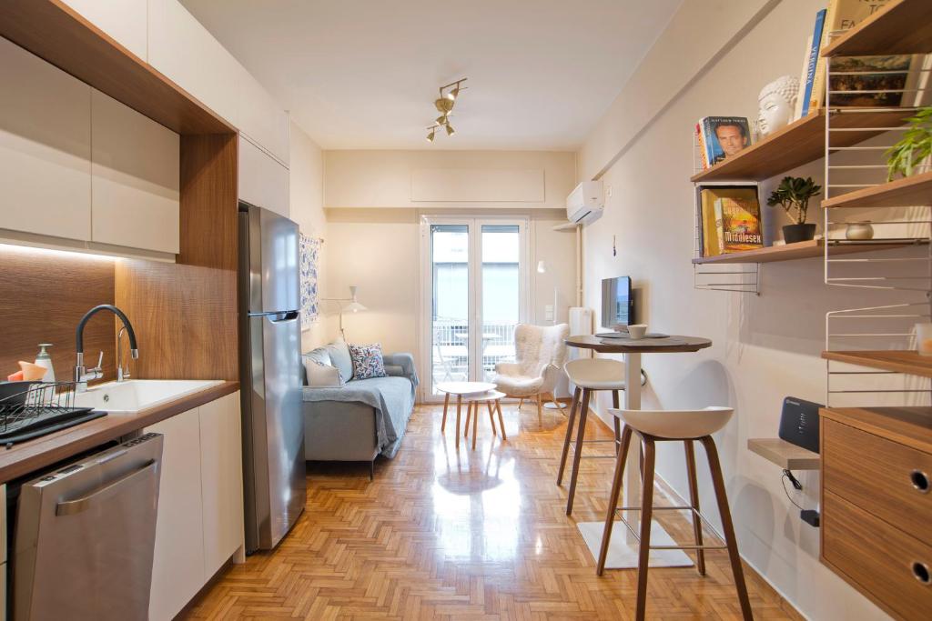Steps from History Thissio 2BR Spotless Apt